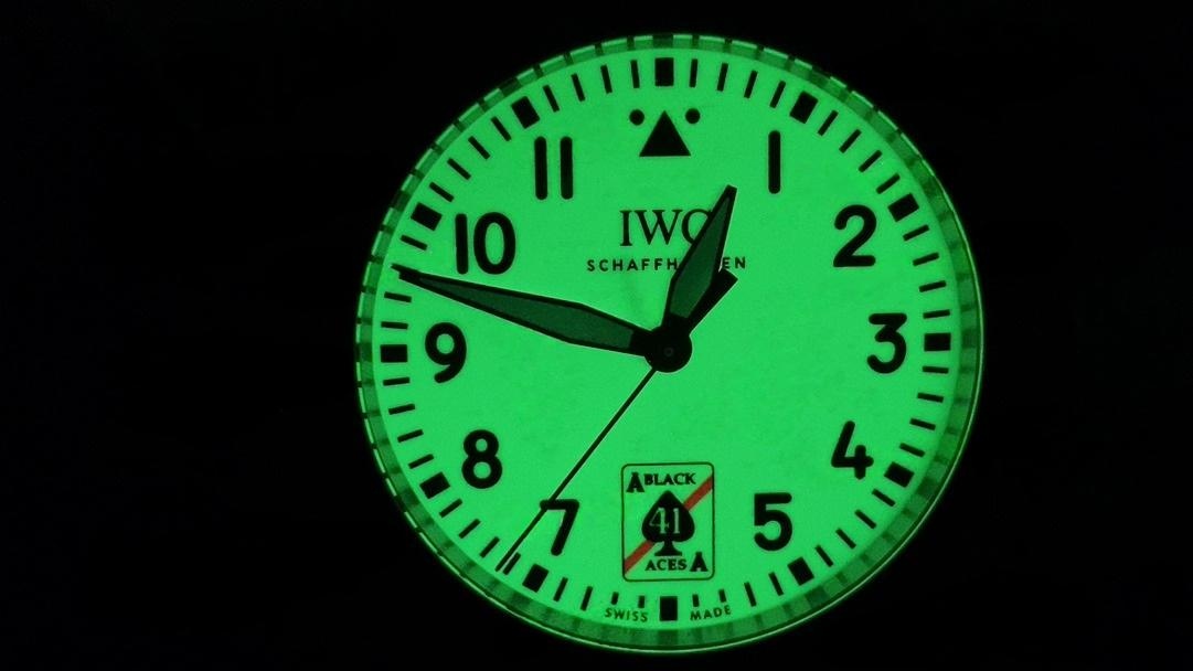 M+ fabrikası IWC Maça Ası 41. Yıl V2 versiyonu güçlü lume özelliğiyle alınmaya değer mi? — 2. fotoğraf