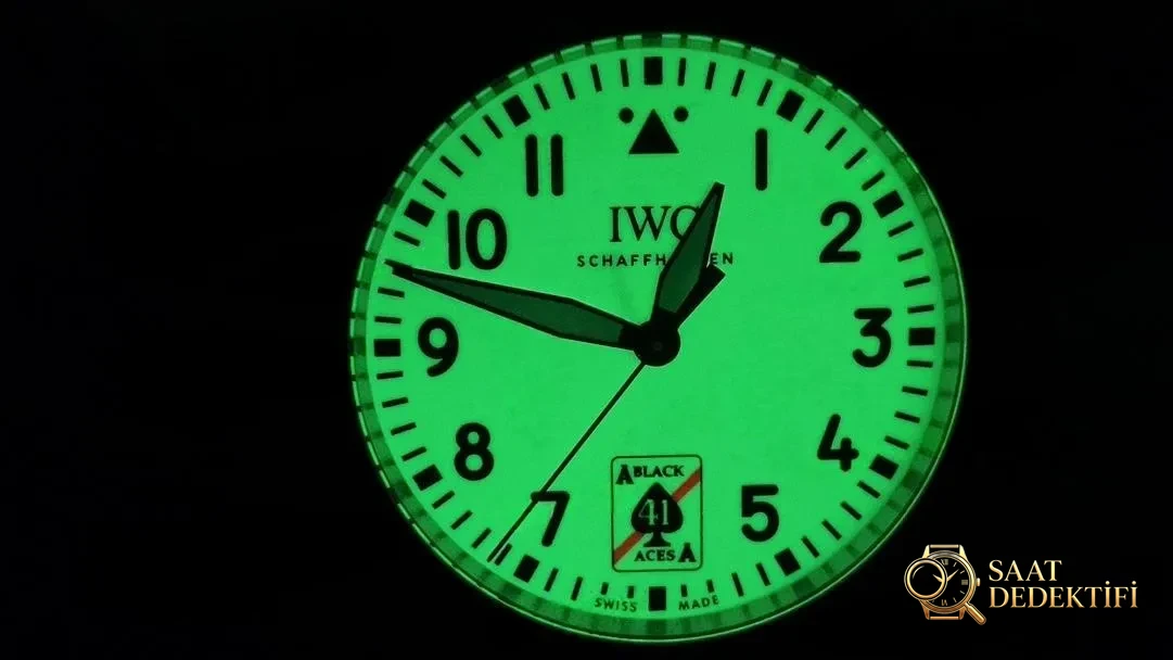 M+ fabrikası IWC Maça Ası 41. Yıl V2 versiyonu güçlü lume özelliğiyle alınmaya değer mi? - Kadran Detayı ve Bezel İşçiliği
