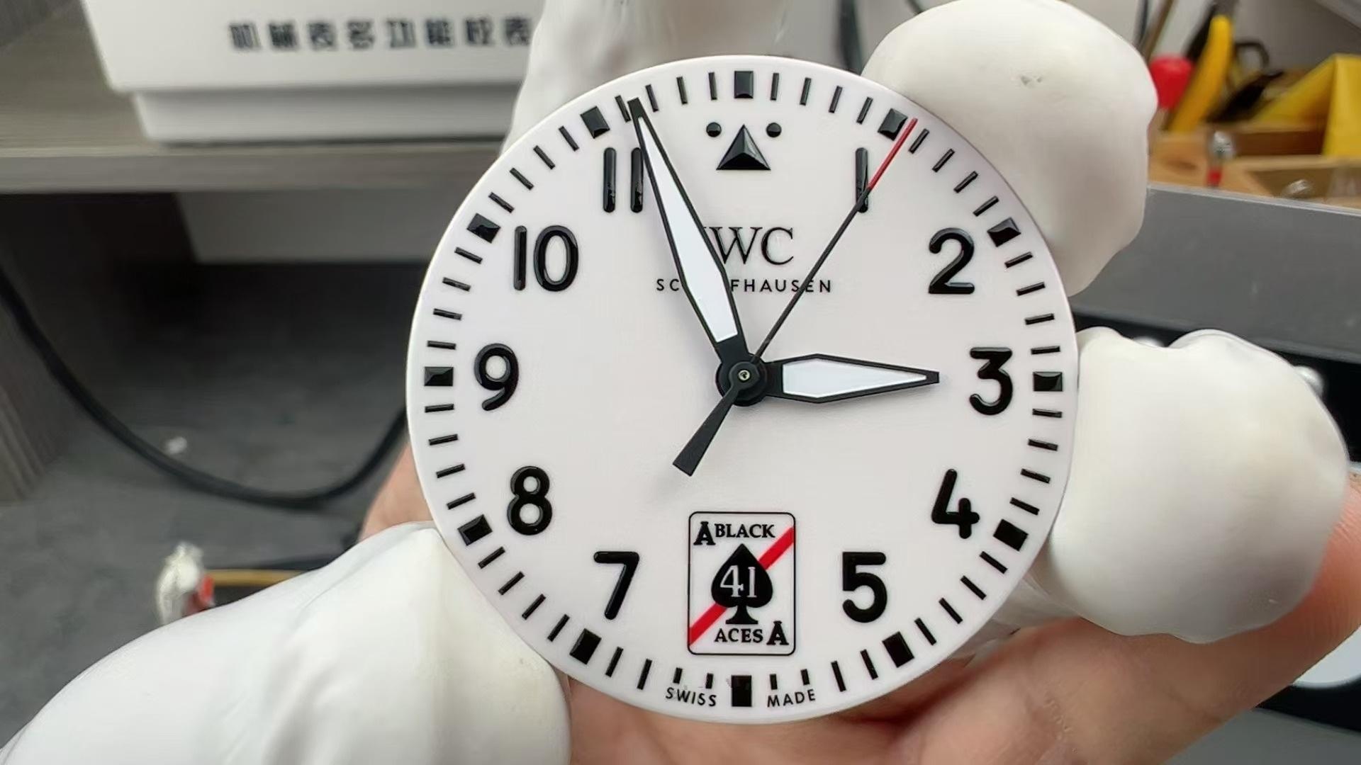 M+ fabrikası IWC Maça Ası 41. Yıl V2 versiyonu güçlü lume özelliğiyle alınmaya değer mi? — 3. fotoğraf