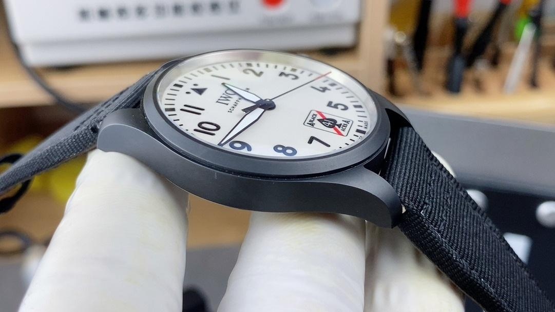 M+ fabrikası IWC Maça Ası 41. Yıl V2 versiyonu güçlü lume özelliğiyle alınmaya değer mi? — 8. fotoğraf