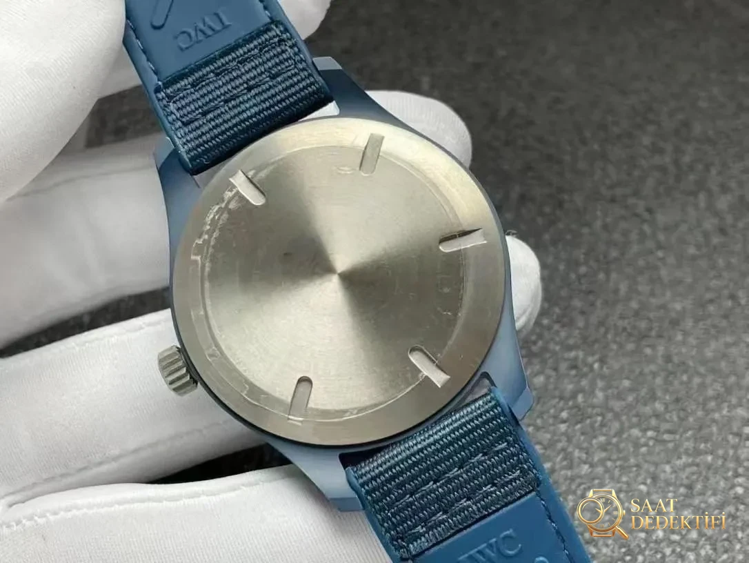 M+ fabrikası IWC Mark 18 IW328101 mavi seramik işçiliği nasıl? - Makro Kadran ve İndeks İşçiliği