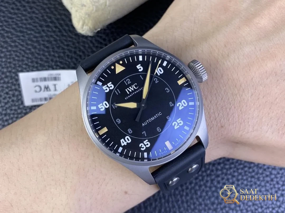 M+ fabrikasının IWC Büyük Pilot 43 mm titanyum kasa Big Pilot kalitesi V7 Factory ile boy ölçüşebilir mi? - Kadran Detayı ve Bezel İşçiliği