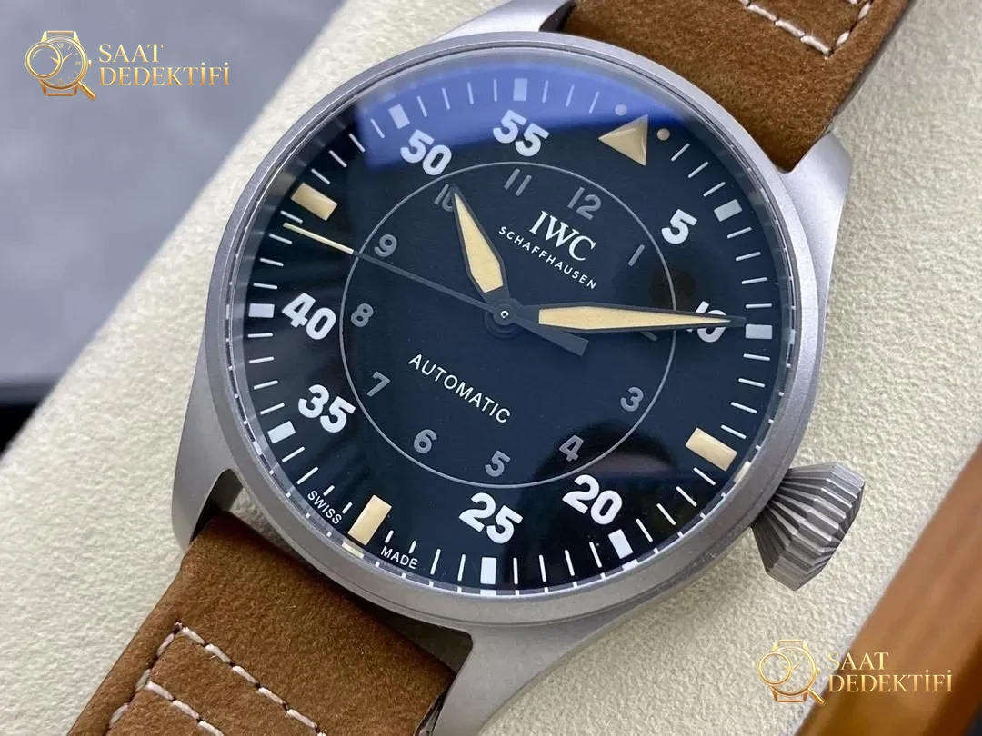 M+ fabrikasının IWC Büyük Pilot 43 mm titanyum kasa Big Pilot kalitesi V7 Factory ile boy ölçüşebilir mi? - Makro Kadran ve İndeks İşçiliği