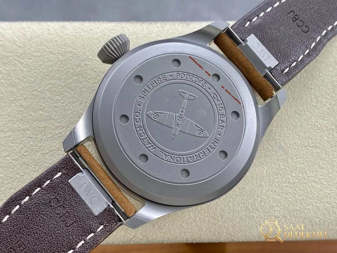 M+ fabrikasının IWC Büyük Pilot 43 mm titanyum kasa Big Pilot kalitesi V7 Factory ile boy ölçüşebilir mi? - Fosfor ve Super-LumiNova Gece Görünümü