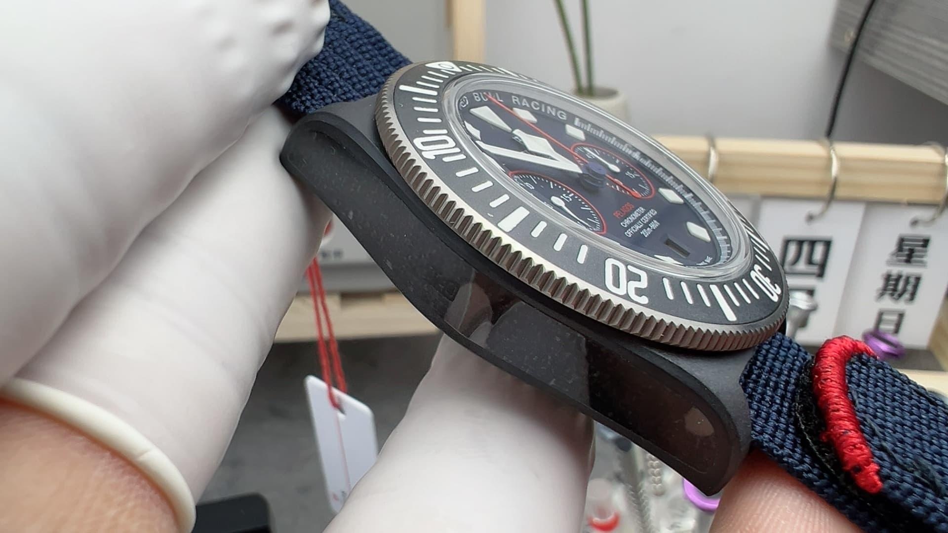 M+ fabrikasının Tudor Pelagos FXD profesyonel bisiklet versiyonu kronograf saatinin detay işçiliği nasıl? — 5. fotoğraf