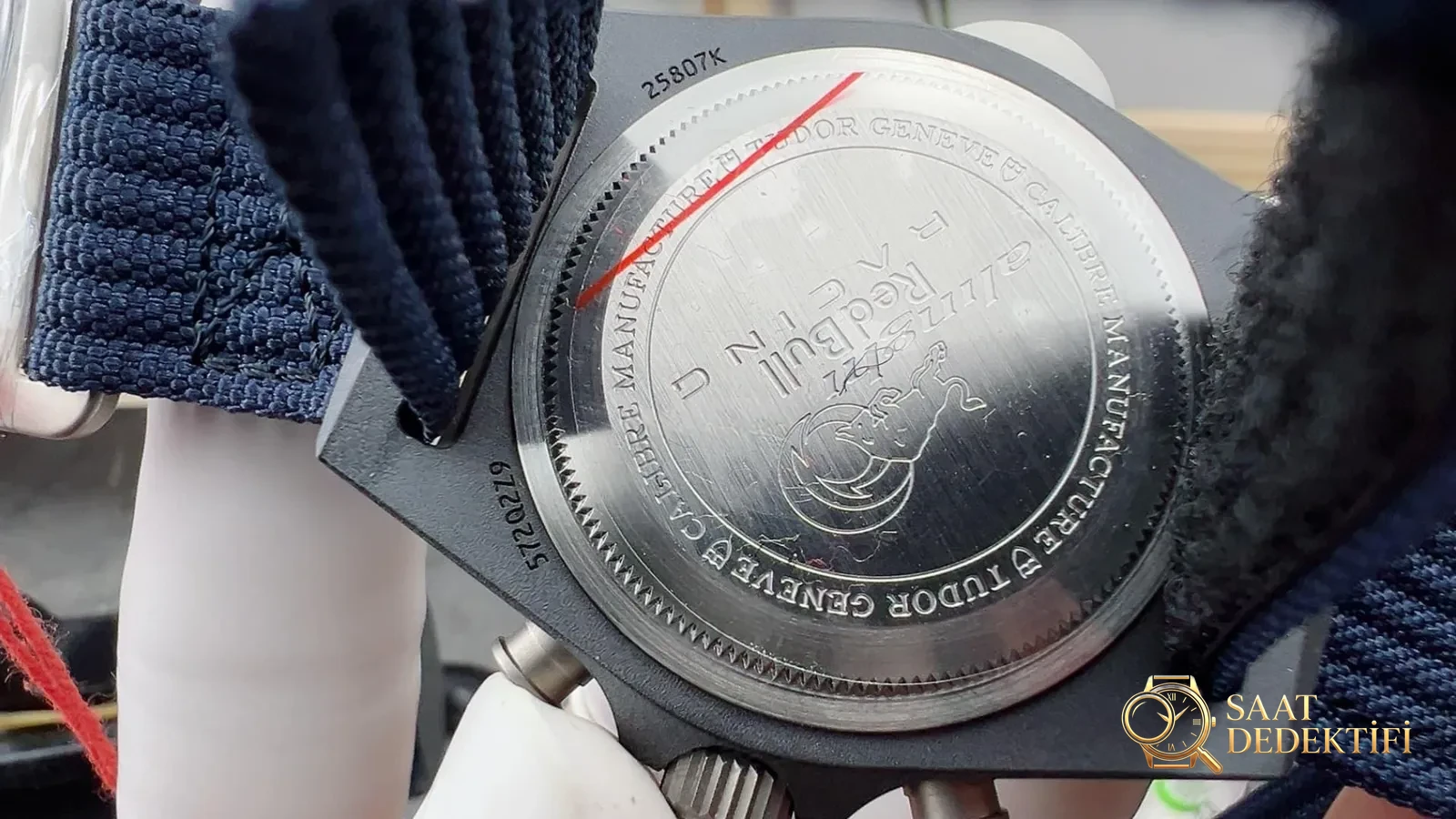 M+ fabrikasının Tudor Pelagos FXD profesyonel bisiklet versiyonu kronograf saatinin detay işçiliği nasıl? - Klips Kilidi ve Lazer Damgalar