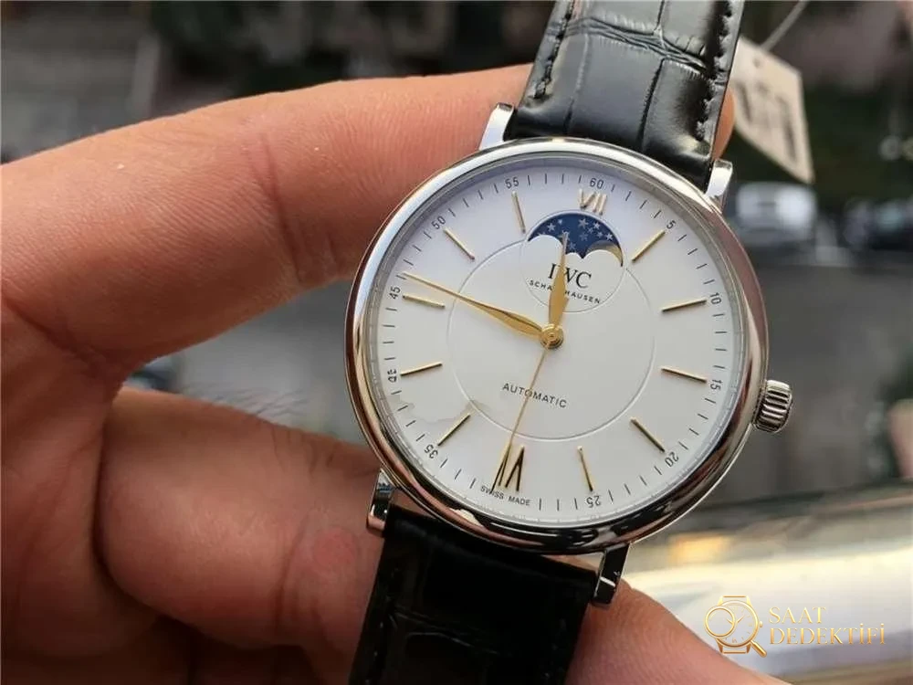MKS Factory IWC Portofino Ay Evresi «Özel Üretim 35800 Mekanizma» İşçilik İncelemesi - Fosfor ve Super-LumiNova Gece Görünümü