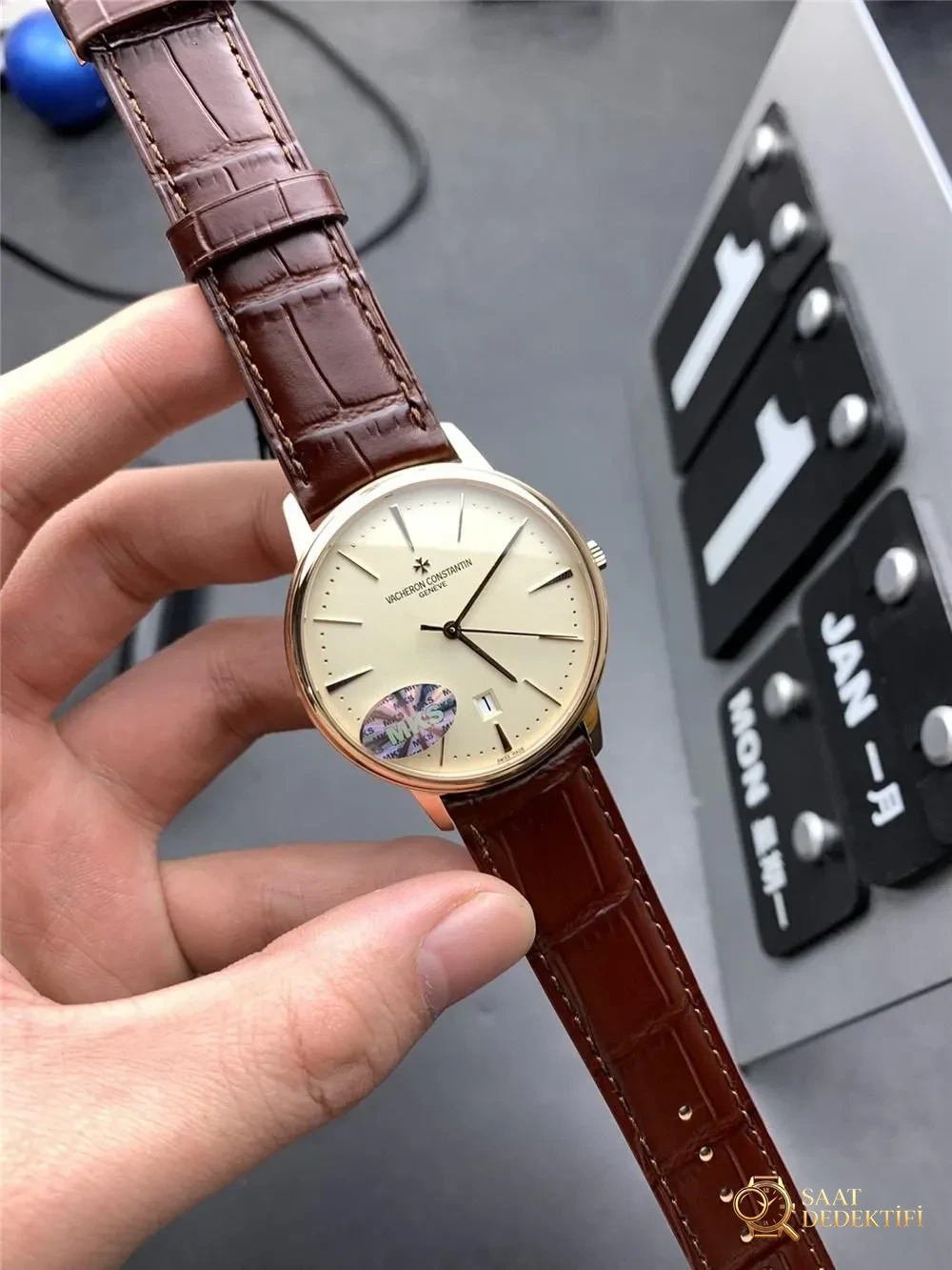 MKS Factory Vacheron Constantin Traditionnelle 85180 serisinin V2 versiyonunda neler geliştirildi? - Fosfor ve Super-LumiNova Gece Görünümü