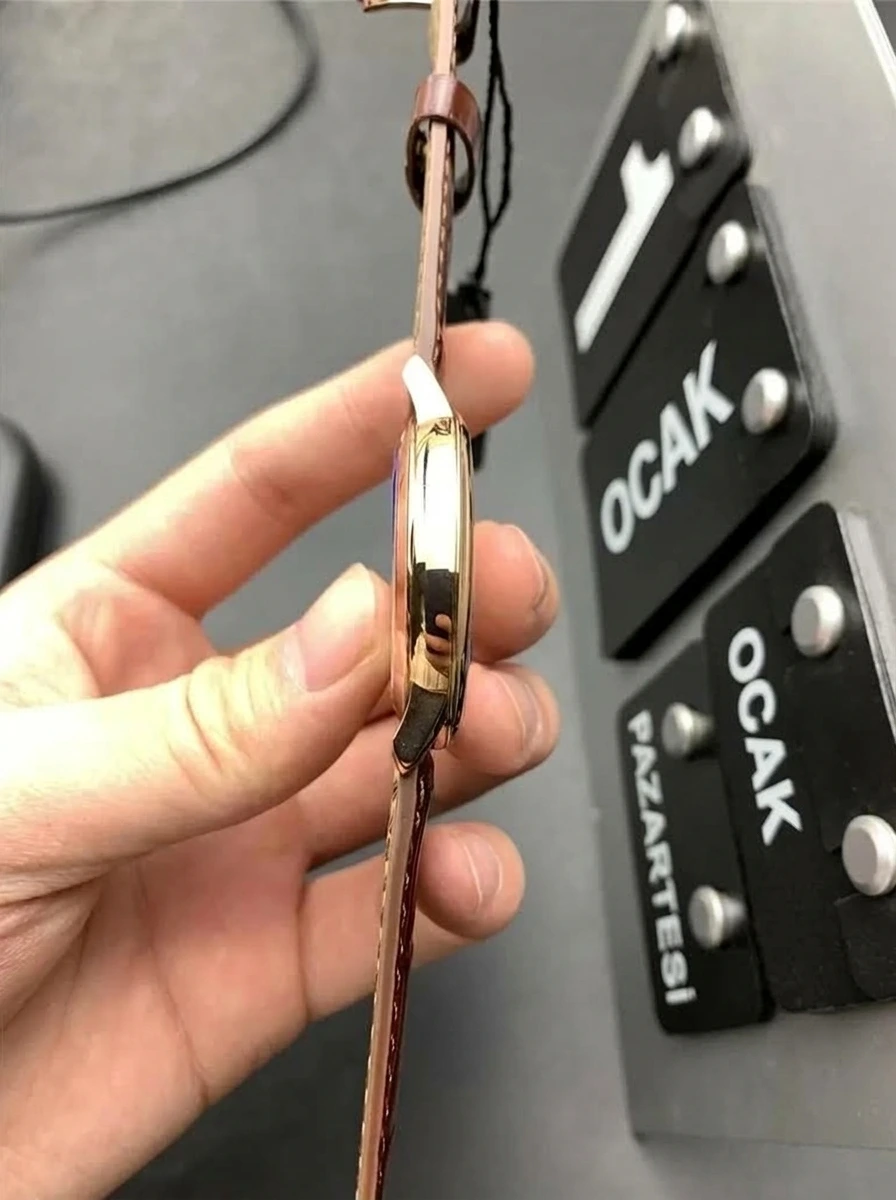 MKS Factory Vacheron Constantin Traditionnelle 85180 serisinin V2 versiyonunda neler geliştirildi? - Mekanizma Zemberek ve Balans Detayı