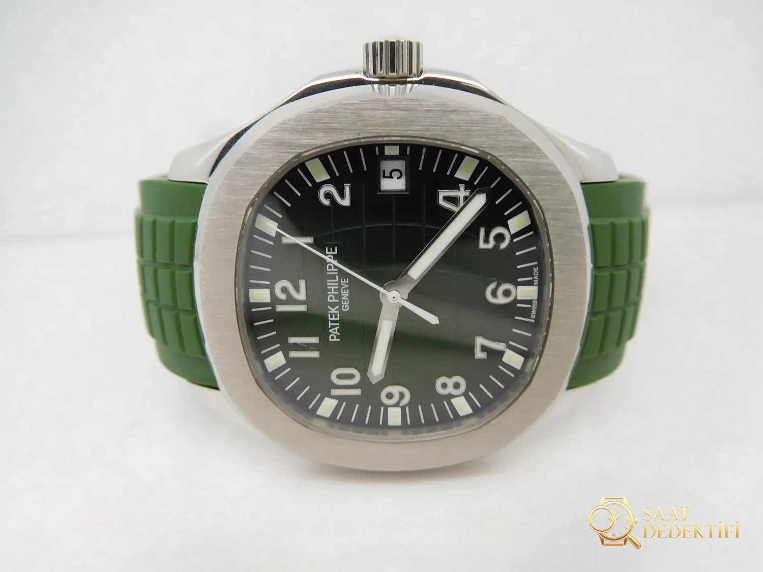 Patek Philippe Aquanaut 5167 İncelemesi - Ön Görünüm ve Kasa Tasarımı