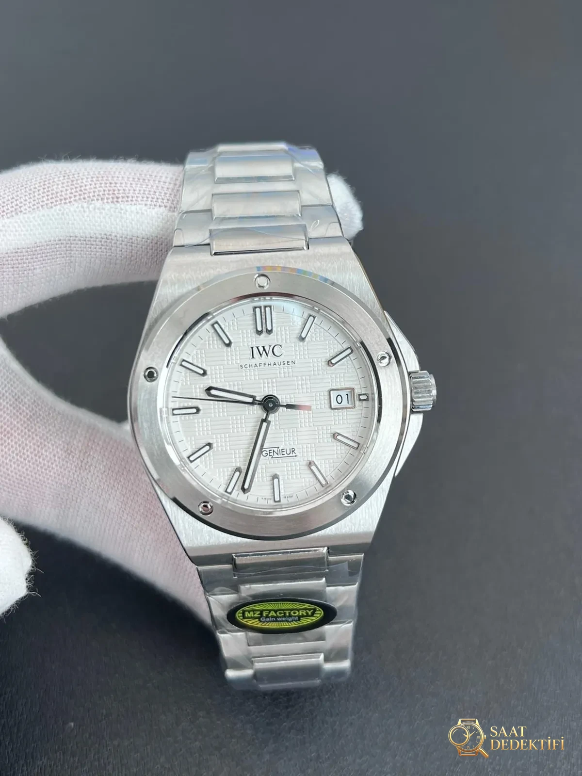 MZ Factory IWC Ingenieur 2892 mekanizmasının işçiliği V7 Factory ile boy ölçüşebilir mi? - Kadran Detayı ve Bezel İşçiliği