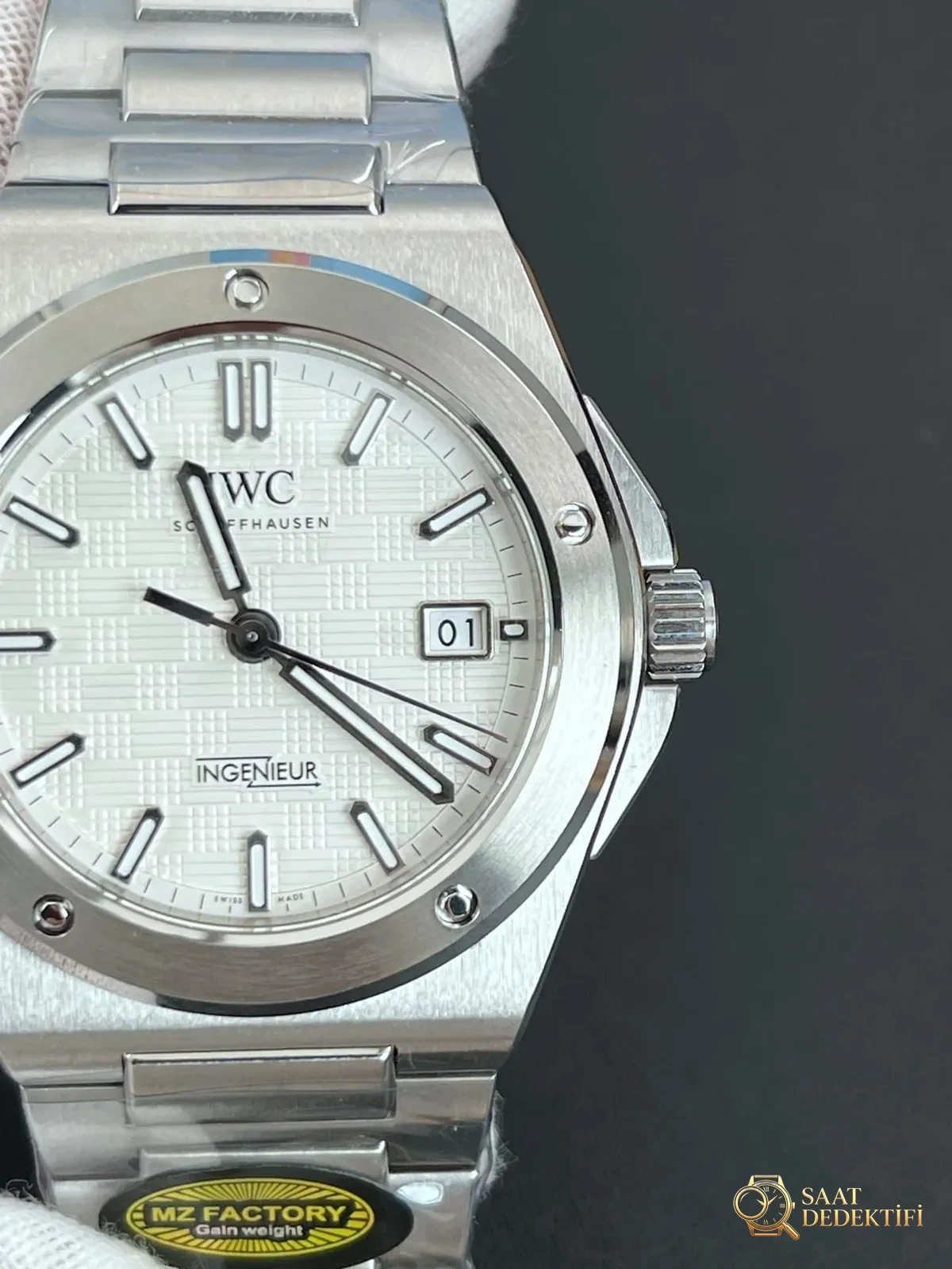 MZ Factory IWC Ingenieur 2892 mekanizmasının işçiliği V7 Factory ile boy ölçüşebilir mi? - Arka Kapak ve Mekanizma Detayı