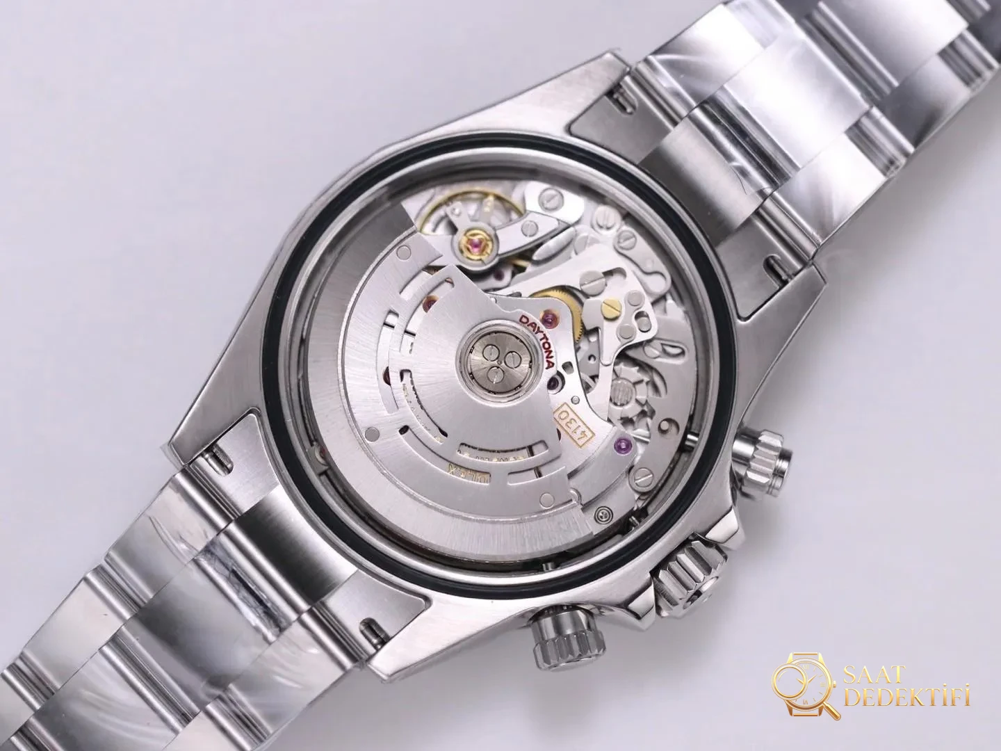 N Factory 4130 Rolex Daytona V4 versiyonu neden bu kadar pahalı? Değerini hak ediyor mu? - Yan Profil ve Kordon Bağlantısı