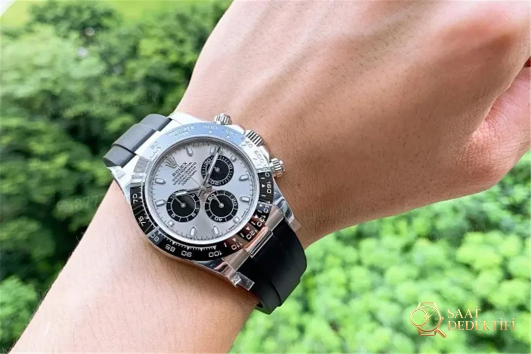 N Factory Rolex 4130 Daytona Grey Rubber Quelle est la version Daytona V5 ? - Ressort principal du mécanisme et détail de l'équilibre