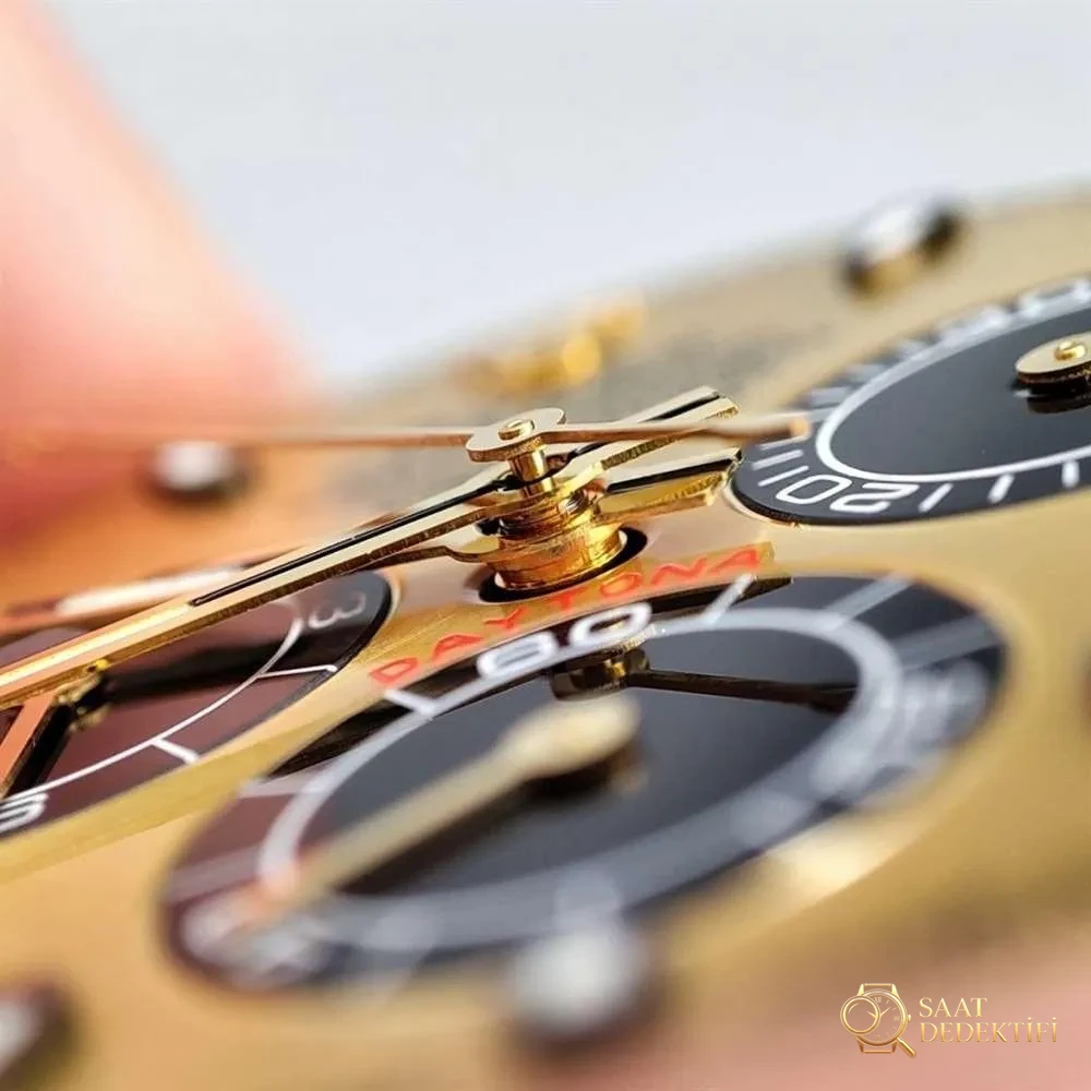N Factory Rolex Daytona «4130» Edison Chen model altın Daytona parça inceleme - Kadran Tipografisi ve Yazı Kabartmaları