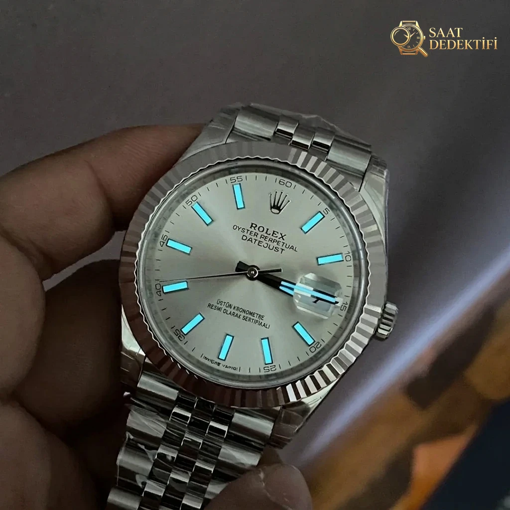 Revue de l'ultime VS Factory Rolex Datejust 41 mm avec cadran argenté : une classe de maître en horlogerie - Disposition des roues du mouvement et roulements en pierre