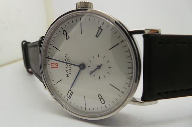 Nomos Parlatılmış Bezel