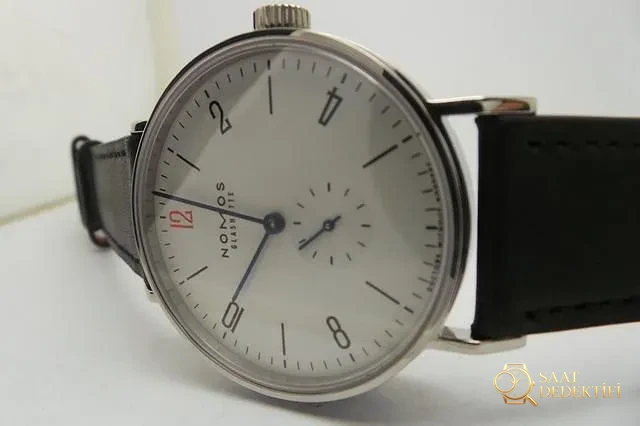 Nomos Parlatılmış Bezel