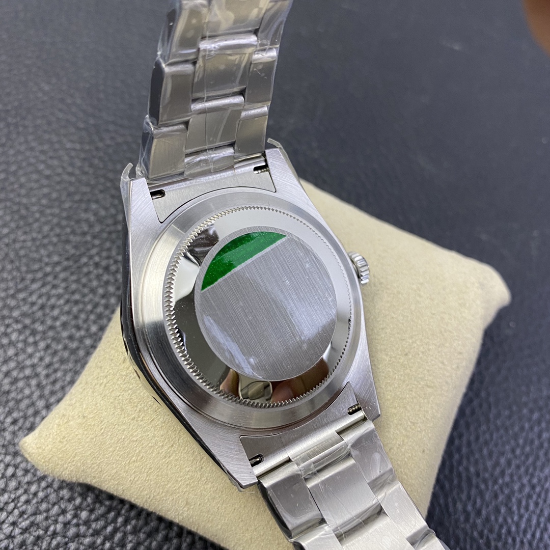 Noob fabrikası yeni Sky Dweller saatlerini yayınladı — 8. fotoğraf