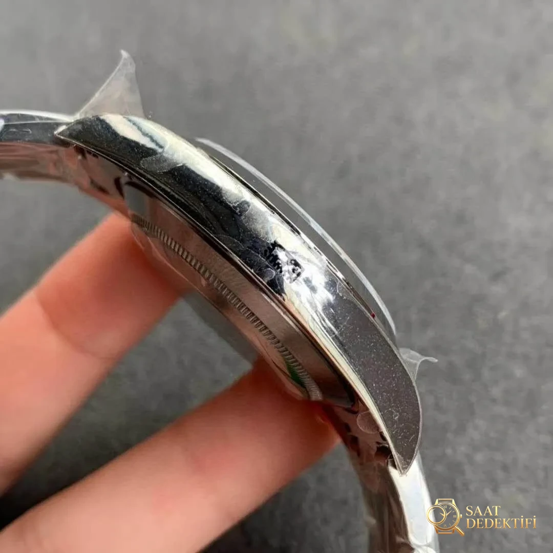 Noob fabrikasından özel fiyatlarla Rolex saatler - Kadran Tipografisi ve Yazı Kabartmaları