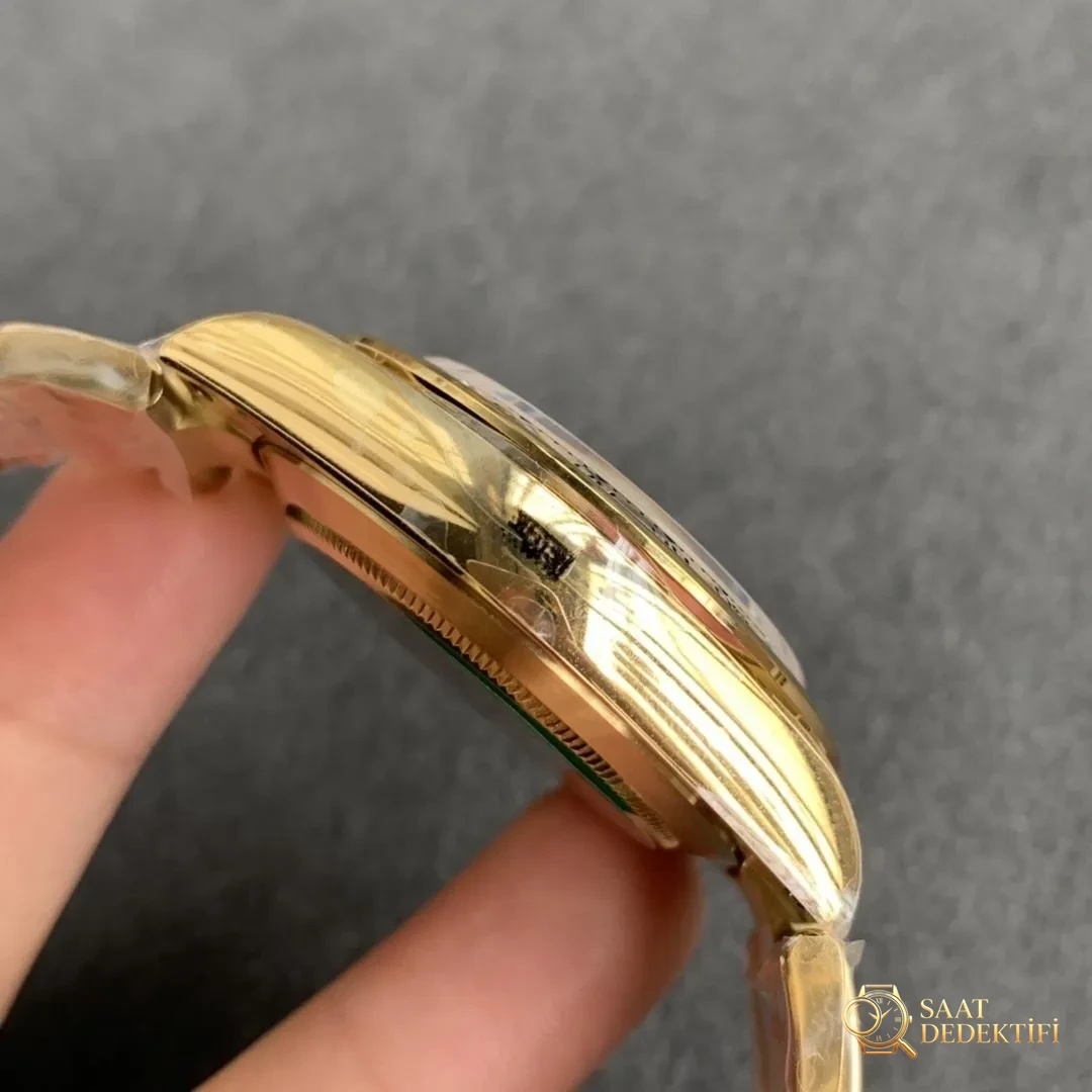 Noob Factory Replica Rolex Daytona Sarı Altın Yeşil Kadran ve Super Clone 4130 Mekanizmalı - Bilezik, Toka ve Klips Mekanizması