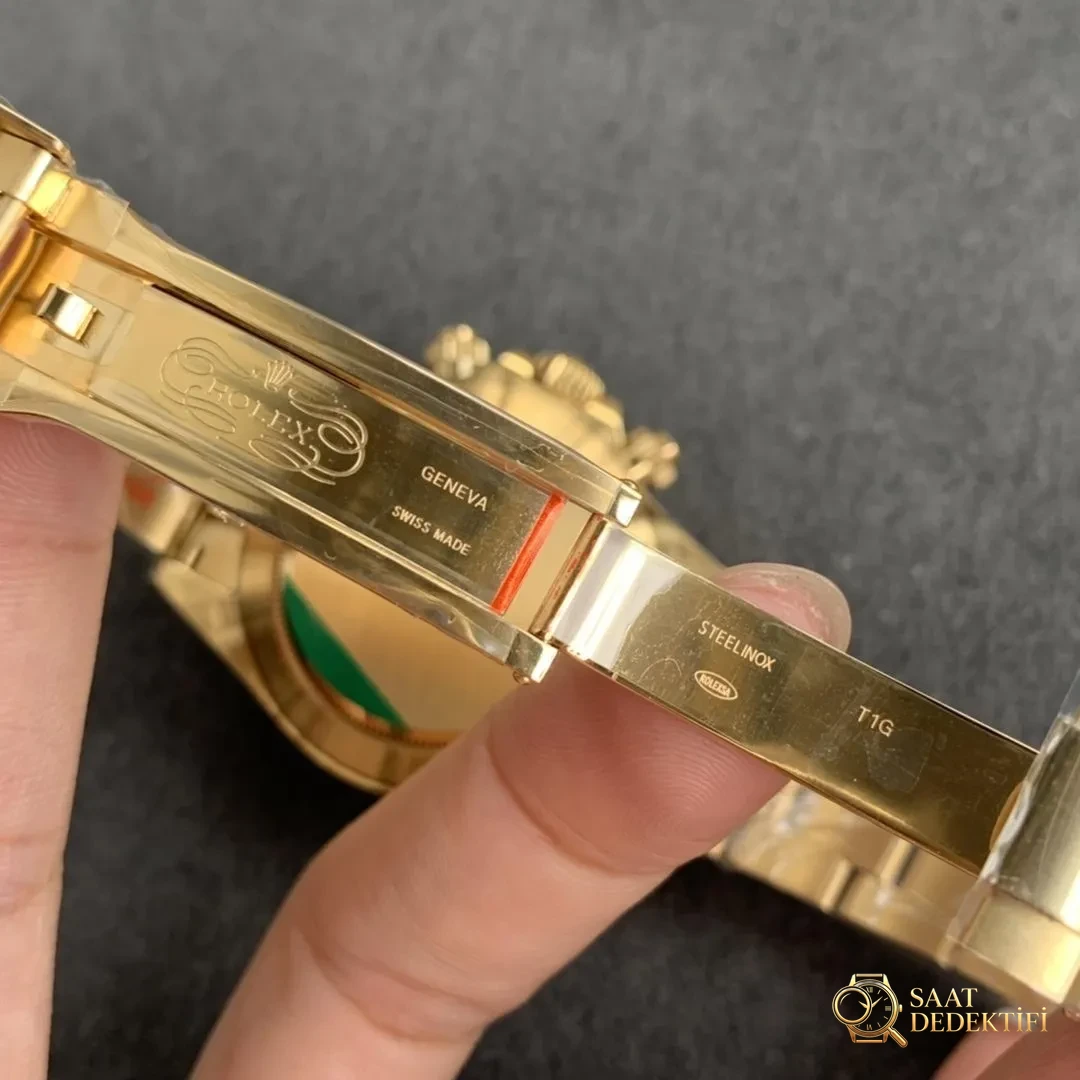 Noob Factory Replica Rolex Daytona Sarı Altın Yeşil Kadran ve Super Clone 4130 Mekanizmalı - Klips Kilidi ve Lazer Damgalar