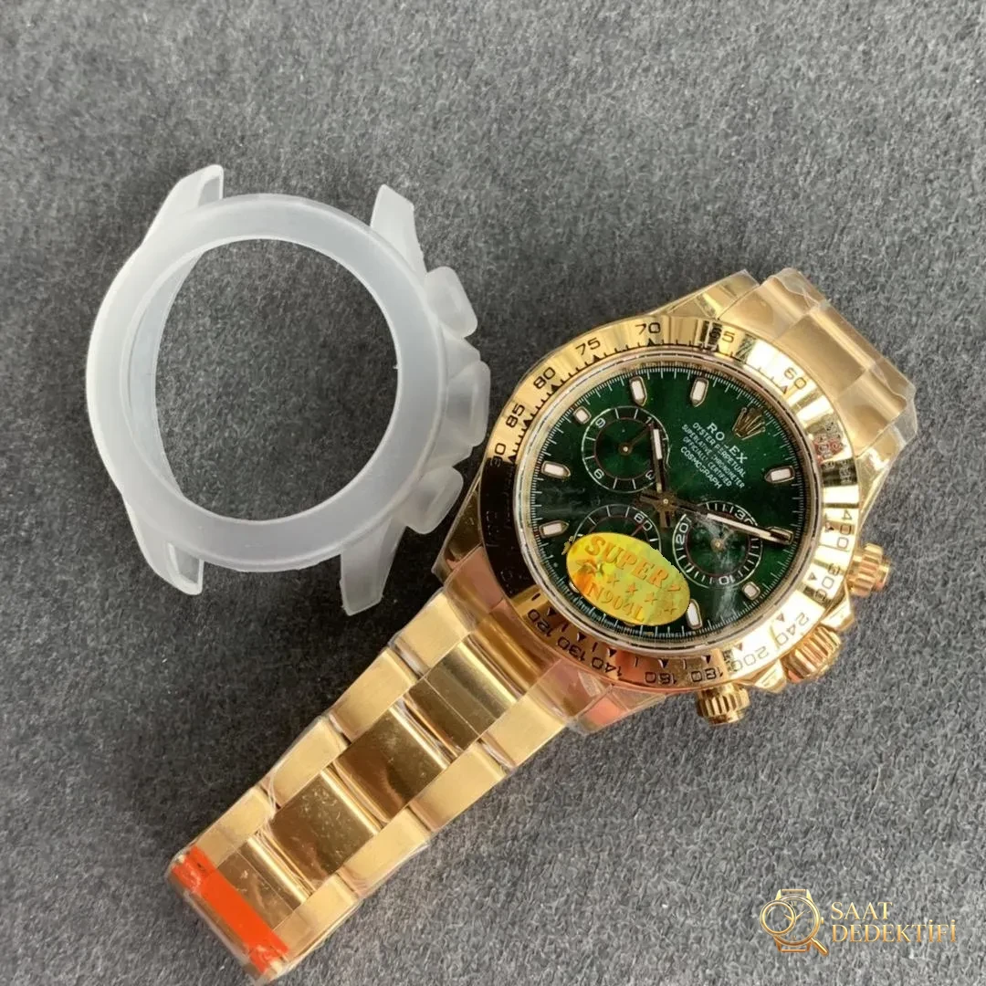 Noob Factory Replica Rolex Daytona Sarı Altın Yeşil Kadran ve Super Clone 4130 Mekanizmalı - Fosfor ve Super-LumiNova Gece Görünümü