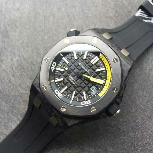 Audemars Piguet 15706 Karbon Replika Üzerindeki AR Kaplama