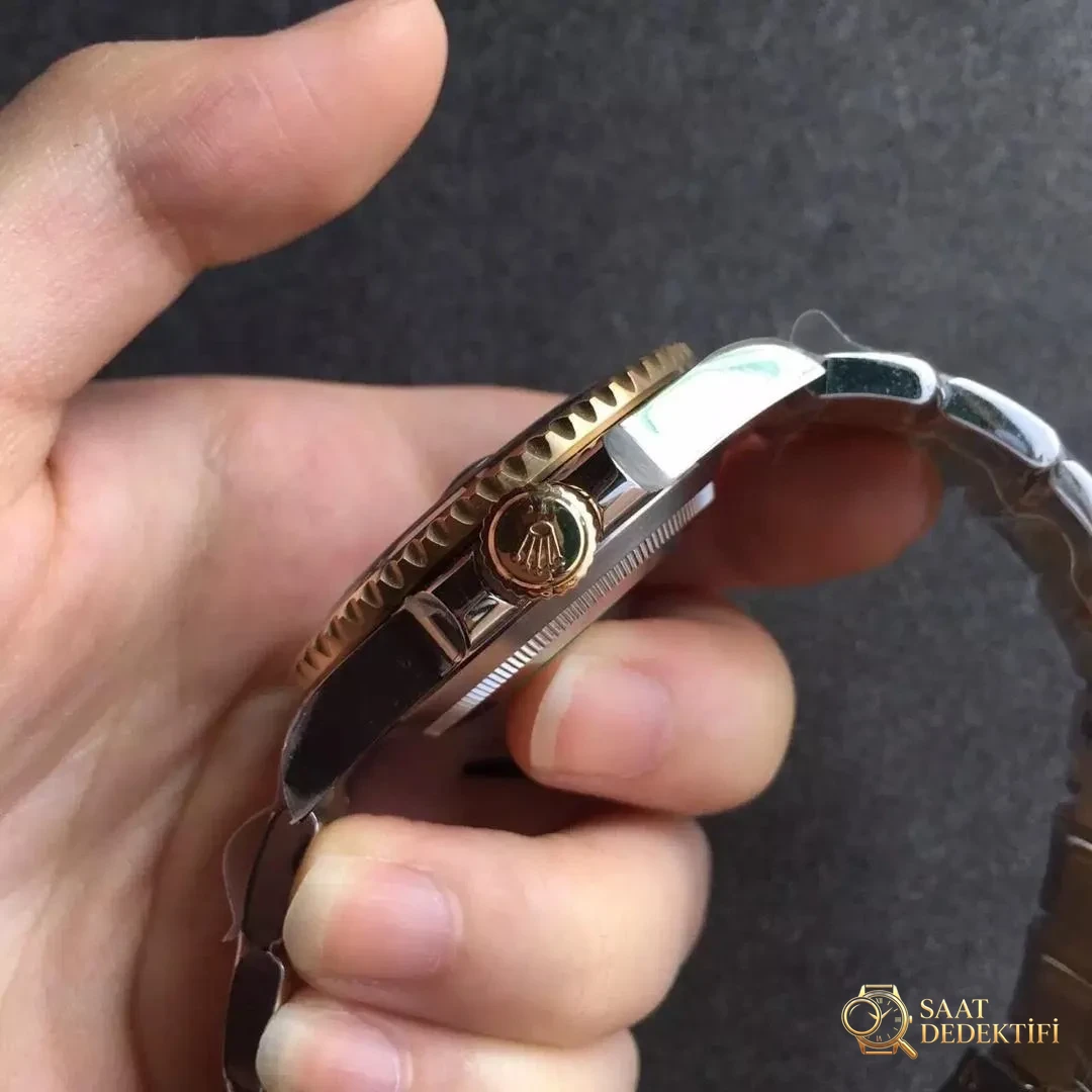 Replica Rolex Submariner 116613LN Crown