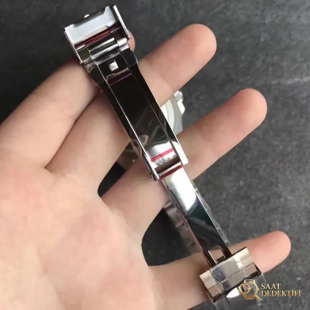 Réplique Rolex GMT Master II Fermoir poli