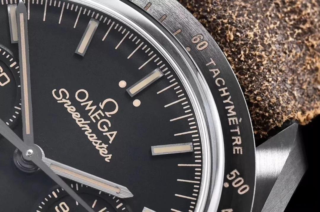 OM Factory Omega Speedmaster "Dark Side of the Moon" Vintage Siyah Seramik Saat — Orijinalle Karşılaştırmalı İnceleme — 14. fotoğraf