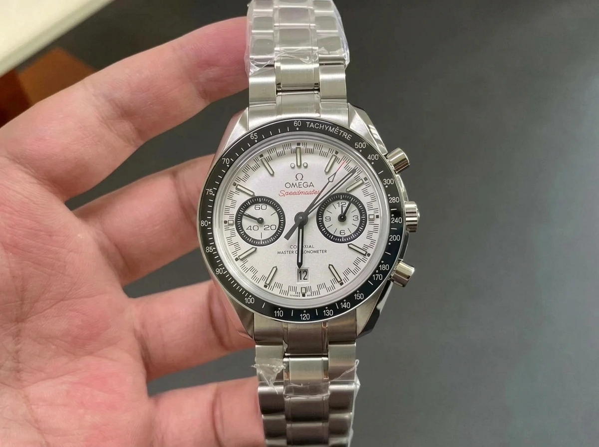 Omega Speedmaster OM Factory İncelemesi - Ön Görünüm ve Kasa Tasarımı