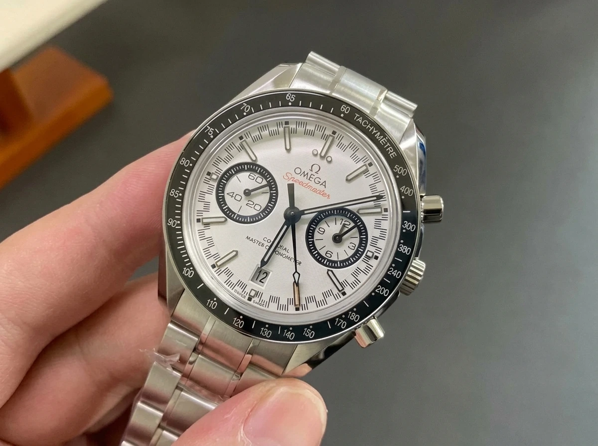 OM Factory Omega Speedmaster Racing kronografın mekanizma fonksiyonlarının hepsi kullanılabiliyor mu? - Kasa Profili ve Kurma Kolu İncelemesi