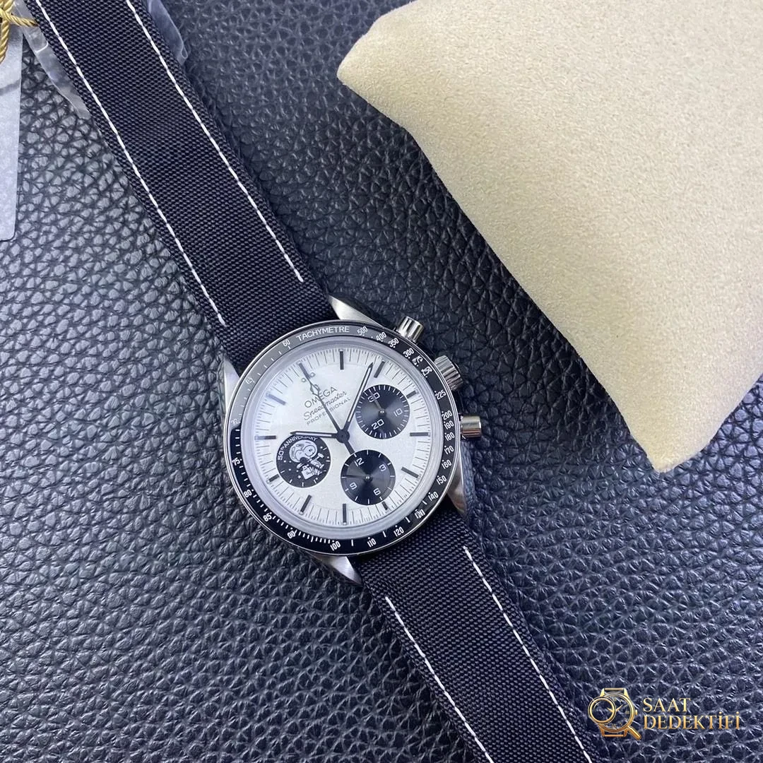 A Brief Look at the Workmanship of the OM Factory Omega Speedmaster Snoopy 50th Anniversary Model - Back Cover and Movement Detail