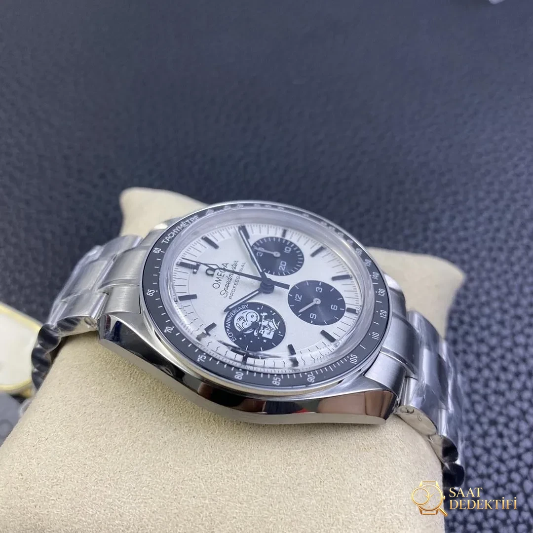 A Brief Look at the Craftsmanship of the OM Factory Omega Speedmaster Snoopy 50th Anniversary Model - Phosphor and Super-LumiNova Night View