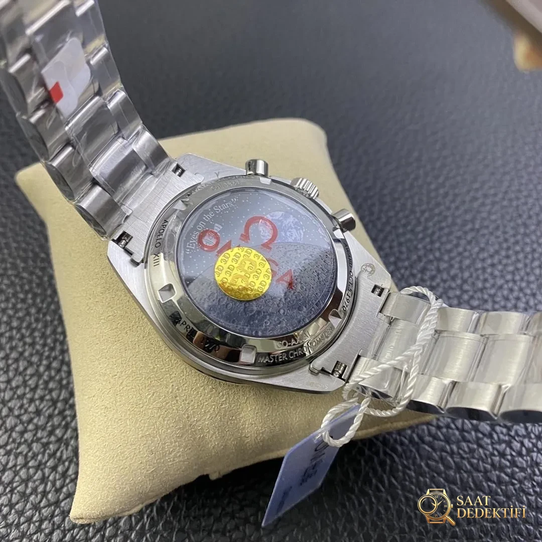 A Brief Look at the Workmanship of the OM Factory Omega Speedmaster Snoopy 50th Anniversary Model - General Angle and Aesthetic Stance