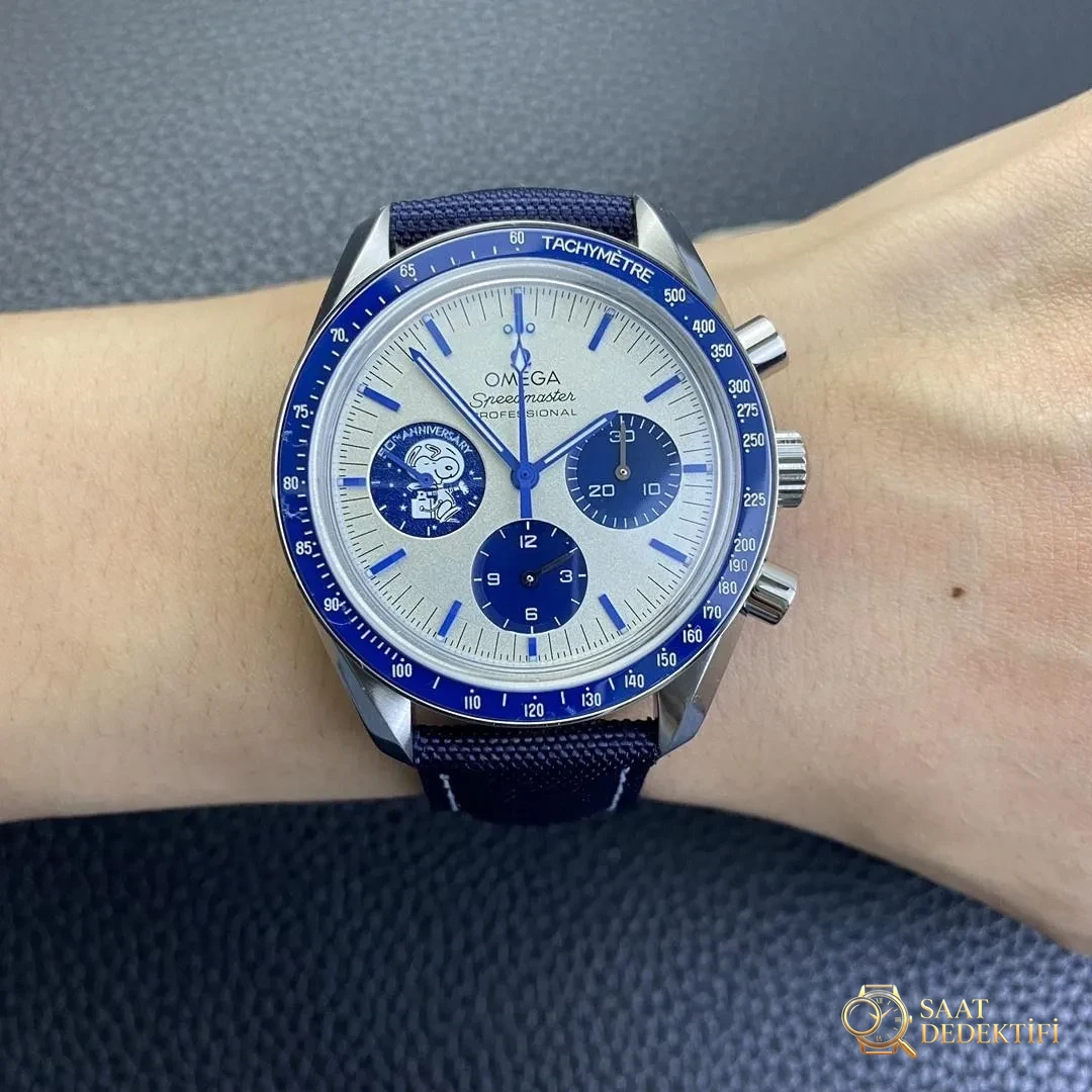 A Brief Look at the Workmanship of the OM Factory Omega Speedmaster Snoopy 50th Anniversary Model - Bracelet Link Separation and Pin Structure