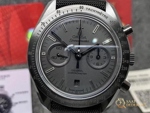 OM Factory Replica Omega Speedmaster Dark Side of the Moon “Black” Clone 9300 Mekanizmalı - Kadran Detayı ve Bezel İşçiliği