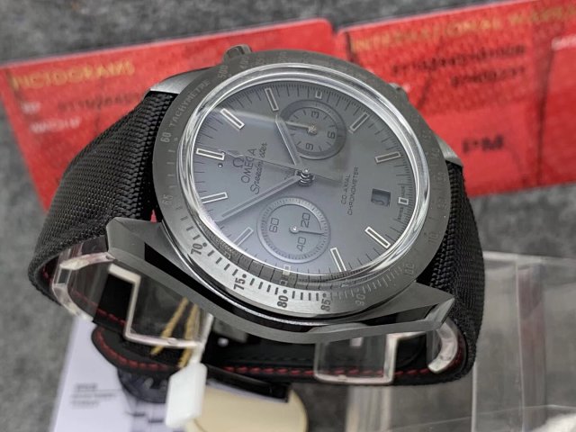 OM Factory Replica Omega Speedmaster Dark Side of the Moon “Black” Clone 9300 Mekanizmalı — 4. fotoğraf