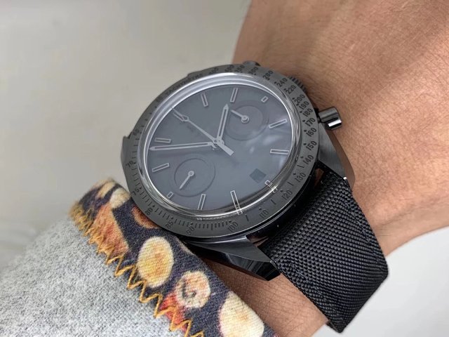 OM Factory Replica Omega Speedmaster Dark Side of the Moon “Black” Clone 9300 Mekanizmalı — 18. fotoğraf
