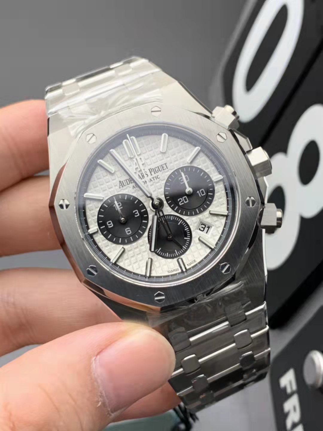 Replika Audemars Piguet Royal Oak Kronograf SS Beyaz Kadran Siyah Yardımcı Kadranlar
