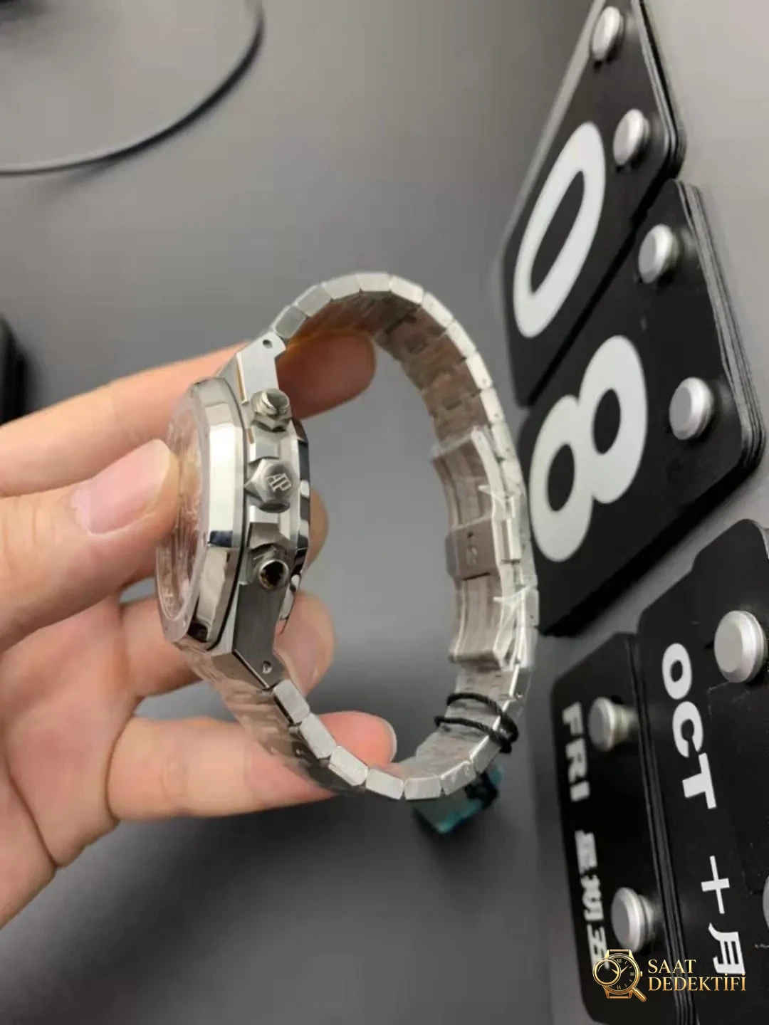 Audemars Piguet Royal Oak Kronograf Siyah Yardımcı Kadran-Kurma Kolu