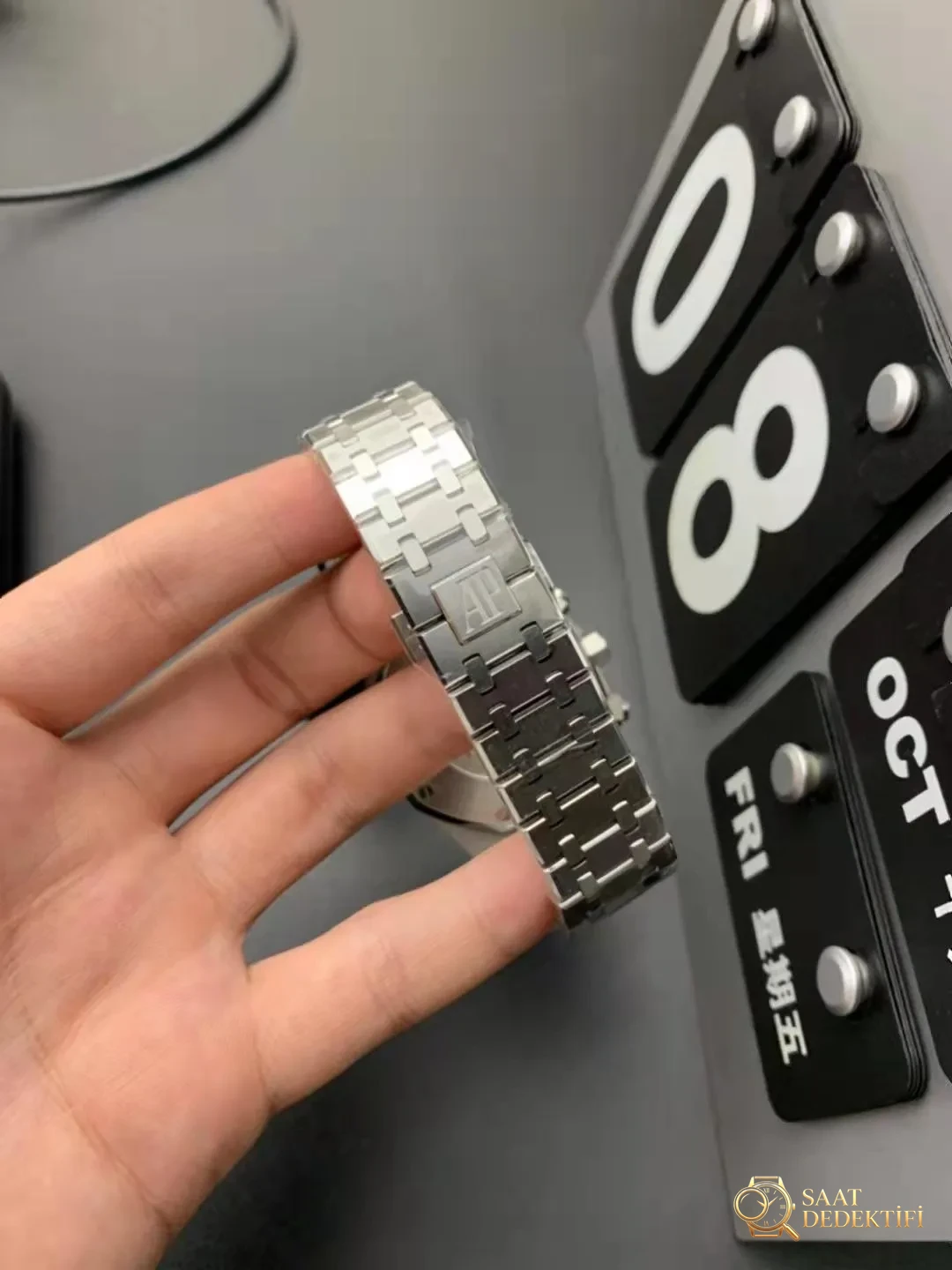 Audemars Piguet Royal Oak Kronograf Siyah Yardımcı Kadran-Bilezik