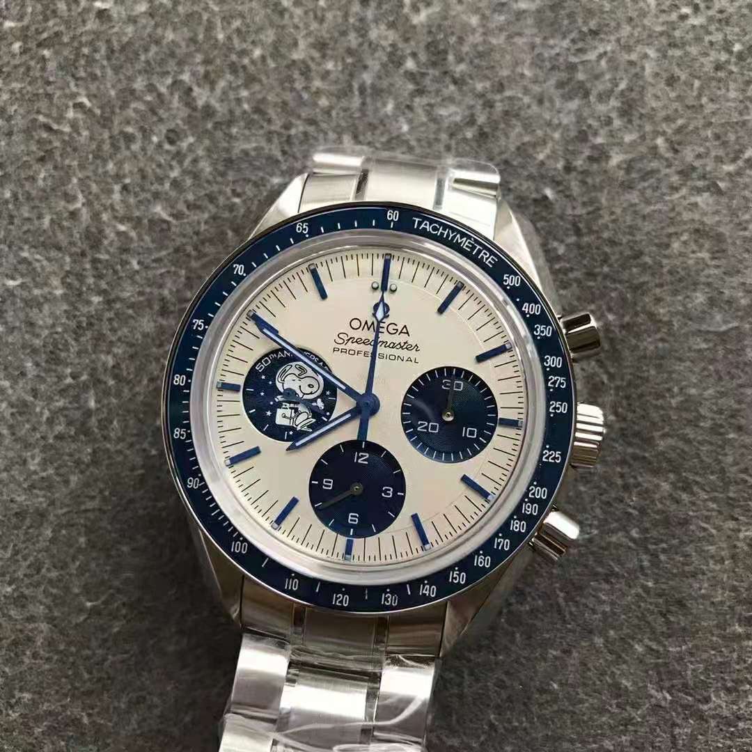 Omega Speedmaster Snoopy Beyaz Kadran