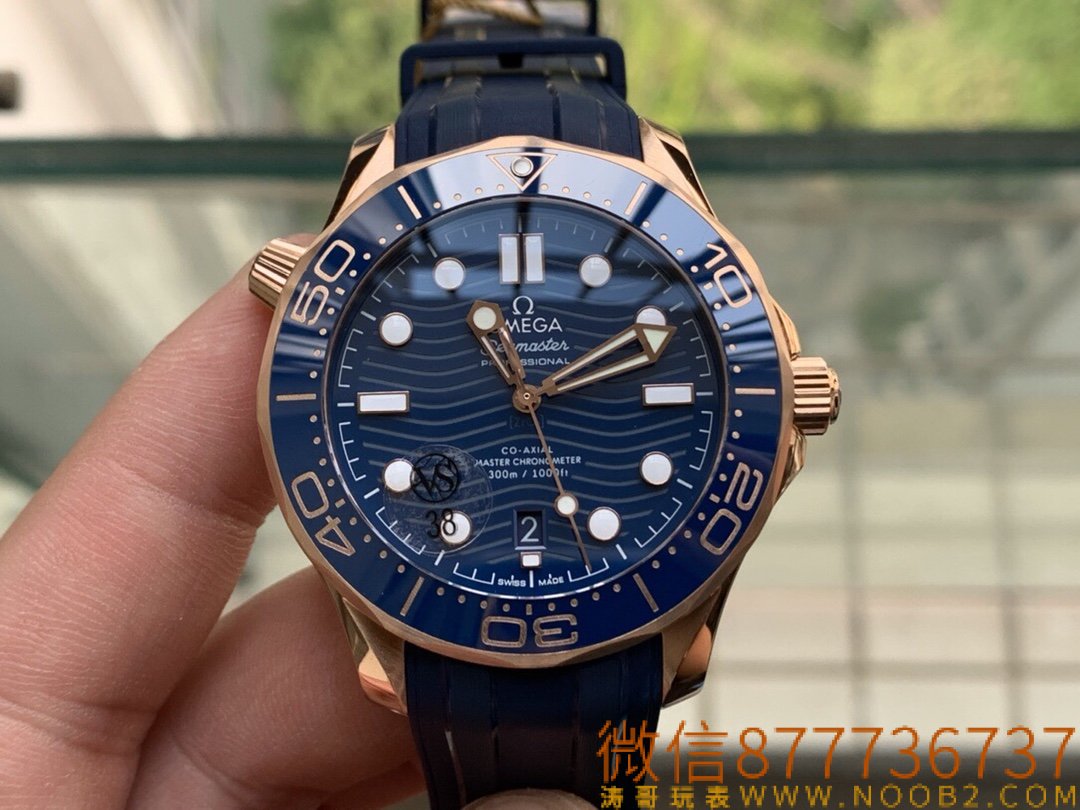 Omega VS yeni Seamaster 300 metre mavi kadran full rose gold 8800 mekanizmasının kusuru nerede? Başkaları fark eder mi? — 1. fotoğraf