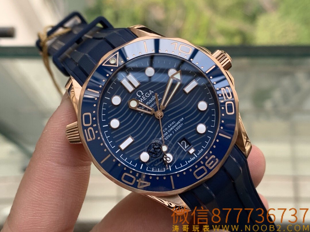 Omega VS yeni Seamaster 300 metre mavi kadran full rose gold 8800 mekanizmasının kusuru nerede? Başkaları fark eder mi? — 2. fotoğraf