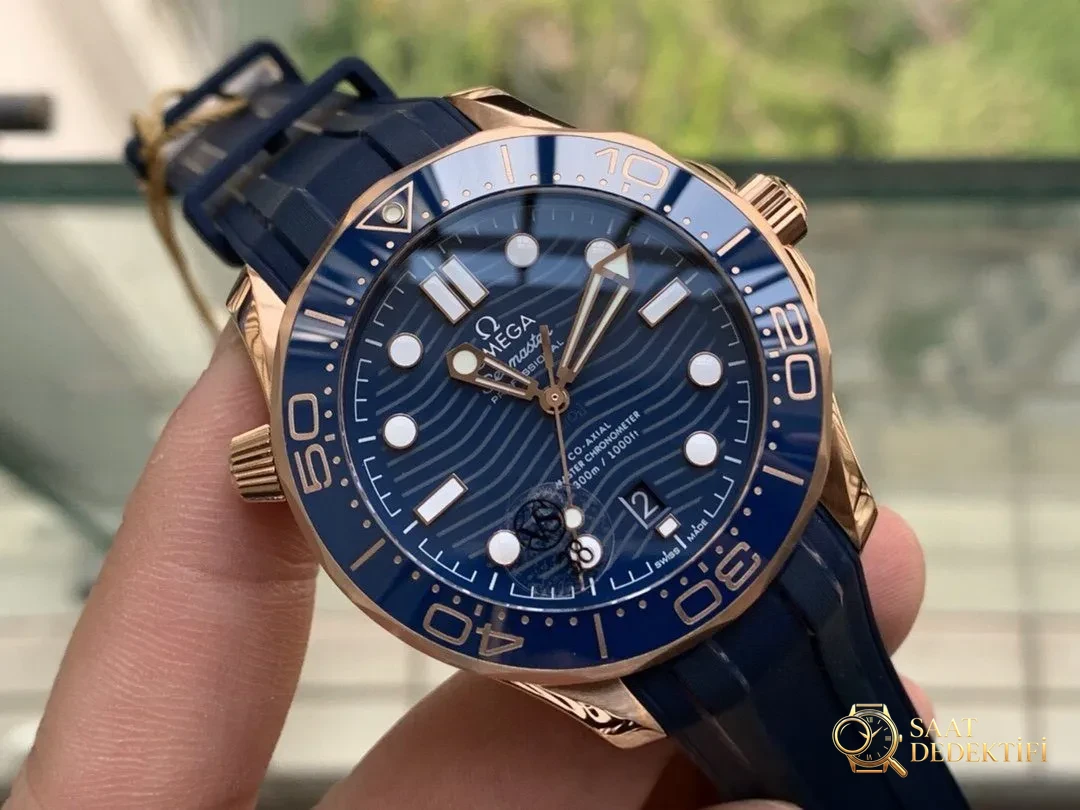 Omega VS yeni Seamaster 300 metre mavi kadran full rose gold 8800 mekanizmasının kusuru nerede? Başkaları fark eder mi? - Kadran Detayı ve Bezel İşçiliği