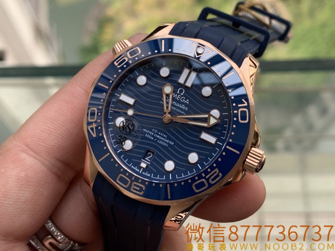 Omega VS yeni Seamaster 300 metre mavi kadran full rose gold 8800 mekanizmasının kusuru nerede? Başkaları fark eder mi? — 3. fotoğraf