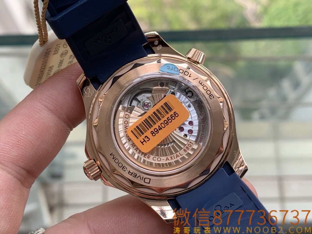 Omega VS yeni Seamaster 300 metre mavi kadran full rose gold 8800 mekanizmasının kusuru nerede? Başkaları fark eder mi? — 4. fotoğraf