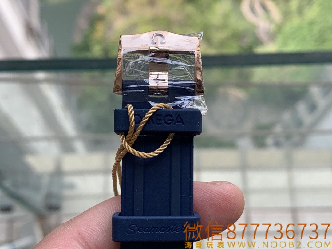 Omega VS yeni Seamaster 300 metre mavi kadran full rose gold 8800 mekanizmasının kusuru nerede? Başkaları fark eder mi? — 6. fotoğraf